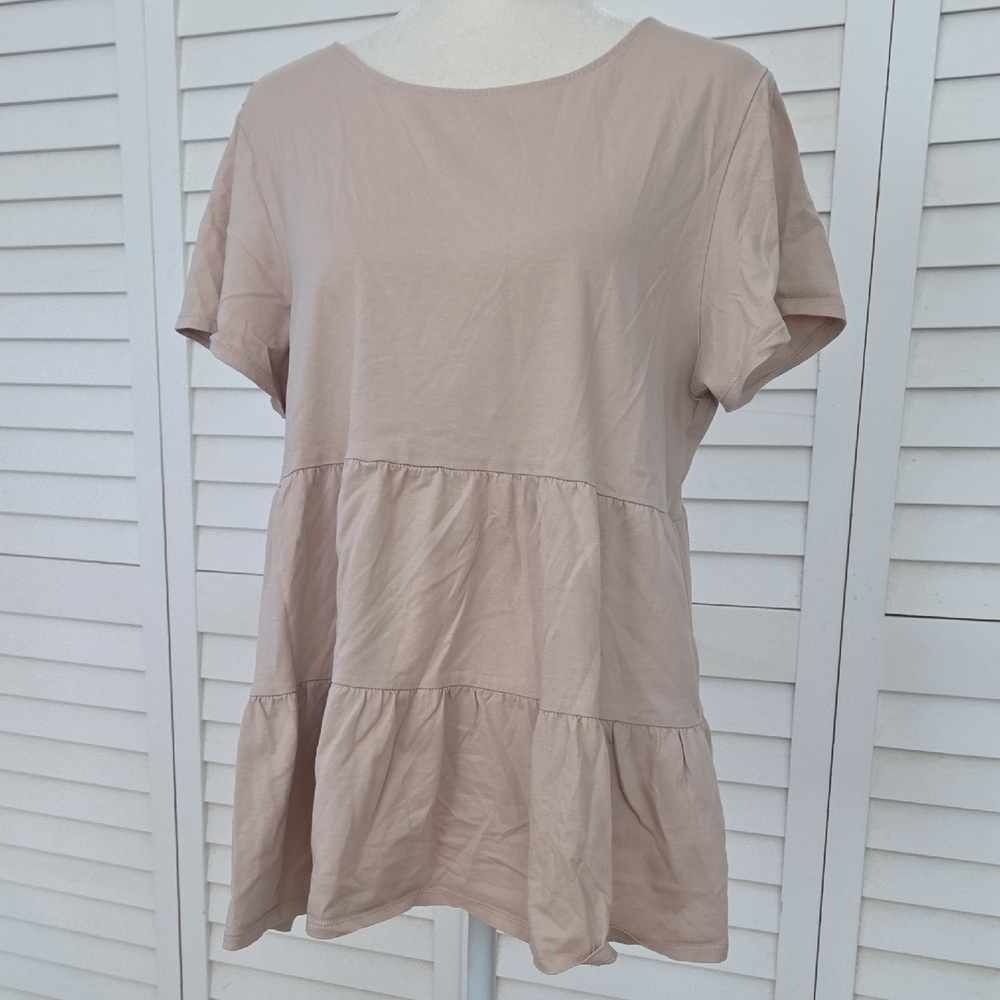Uniqlo Women's Beige Tiered Short Sleeve Top